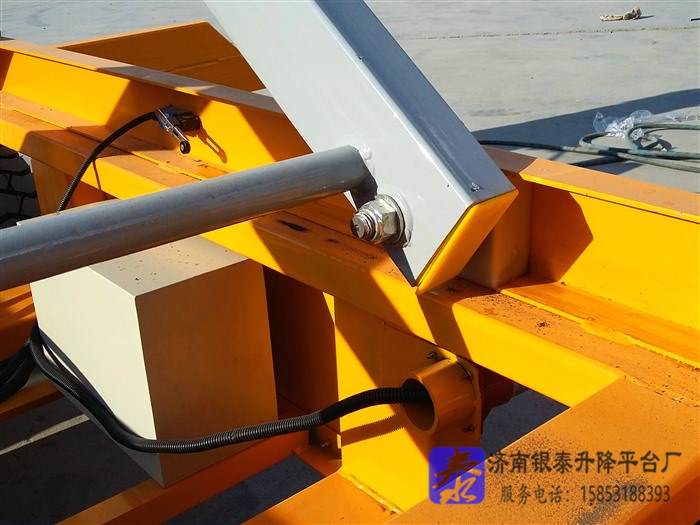 剪叉式升降平臺(tái)工作原理視頻