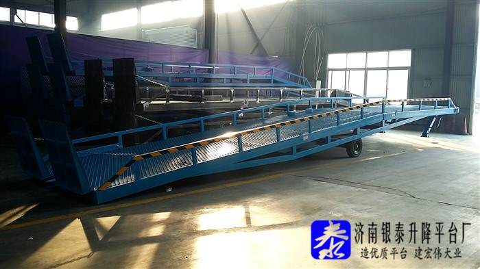 移動(dòng)登車橋定制_提升裝卸作業(yè)效率