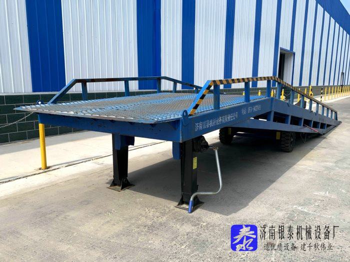 移動式登車橋_移動式登車橋圖片