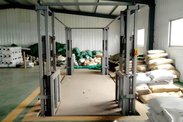大型液壓升降貨梯報價